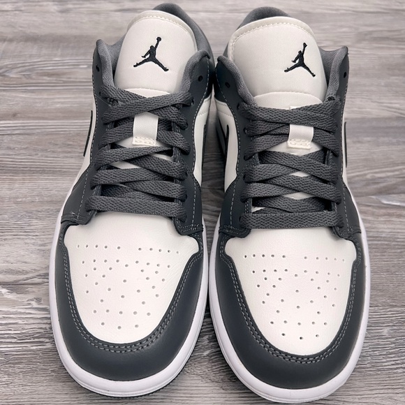 ◾️NIB AIR JORDON 1 LOW - Picture 2 of 4